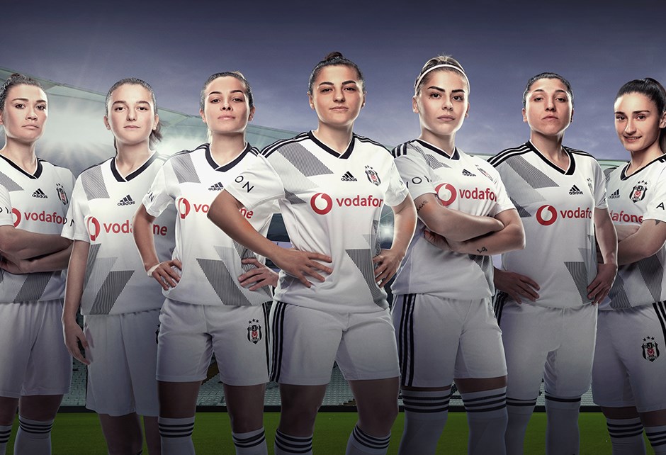 Beşiktaş Kadın Futbol Takımı Soyunma Odasında Sosyal Medyaya Damga Vuran Görüntüler