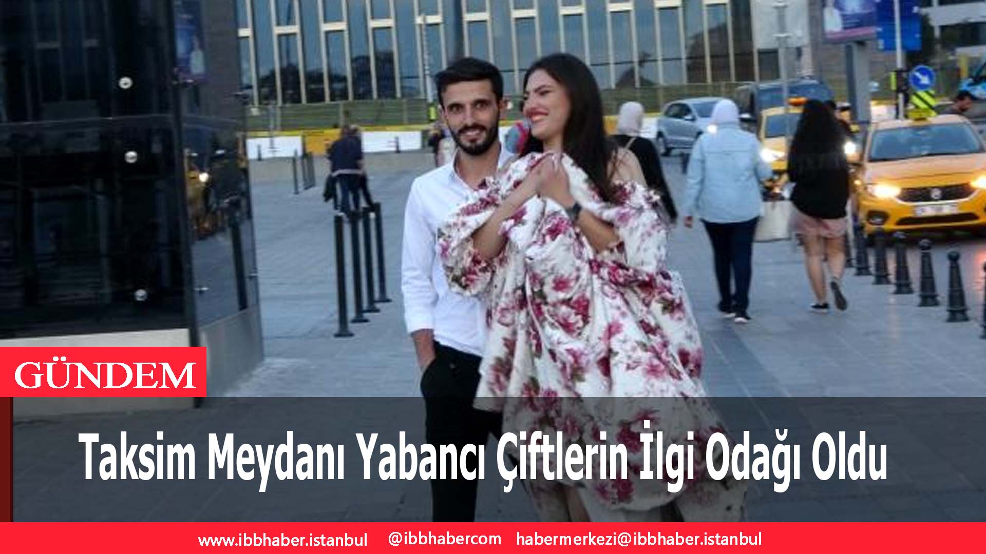 Taksim Meydanı Yabancı Çiftlerin İlgi Odağı Oldu