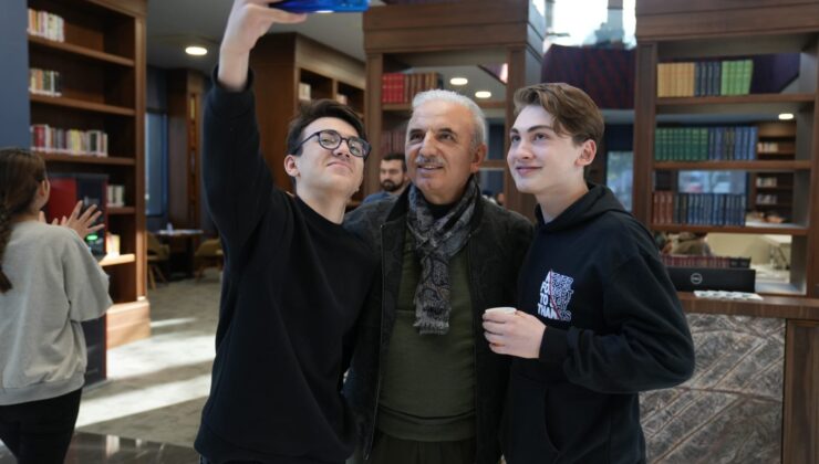 ÜNİVERSİTELİ GENÇLERE AYLIK 750 TL’LİK DESTEK